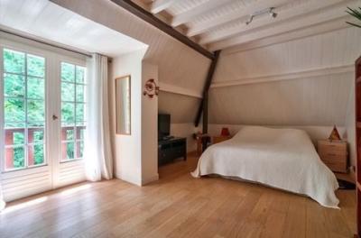 Paris, Île-de-France, Address available on request