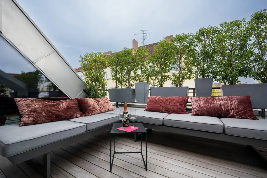 Modern penthouse in the Glockenbach district-12
