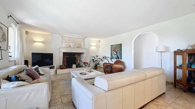 Magnificent southern-style detached villa with swimming pool