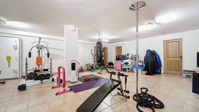 Magnificent southern-style detached villa with swimming pool