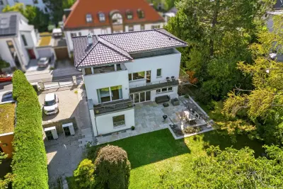 Modern villa on a spacious plot with separate bungalow Munich, BA, Germany