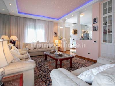 Detached house via Amipsia, Casal Palocco, Rome