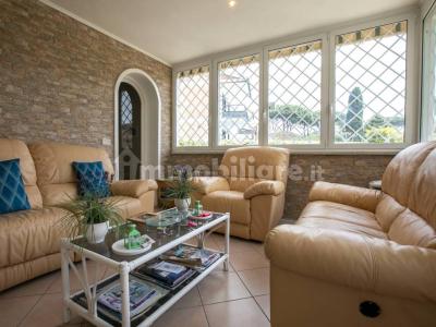 Detached house via Amipsia, Casal Palocco, Rome