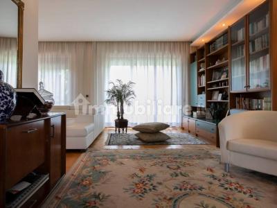 Detached house via Amipsia, Casal Palocco, Rome