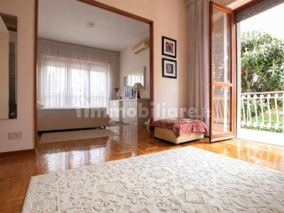 Detached house via Amipsia, Casal Palocco, Rome