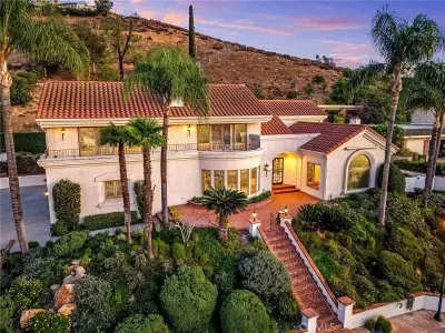 2572 Sunset Dr, Riverside, CA 92506