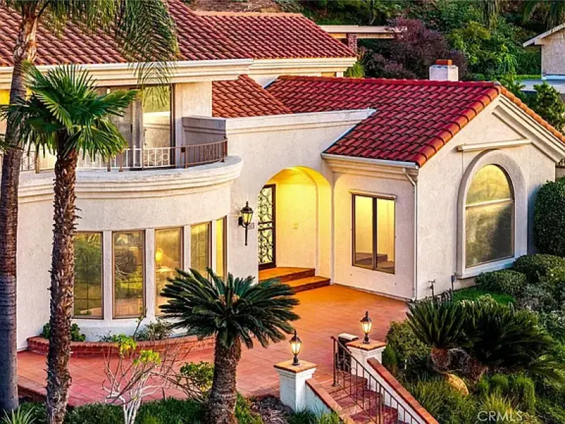 2572 Sunset Dr, Riverside, CA 92506-10