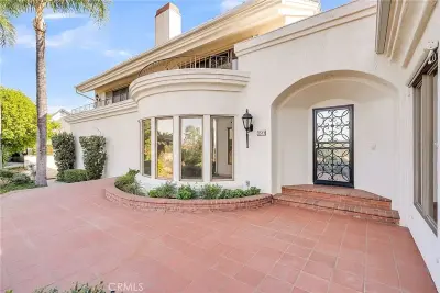 2572 Sunset Dr, Riverside, CA 92506