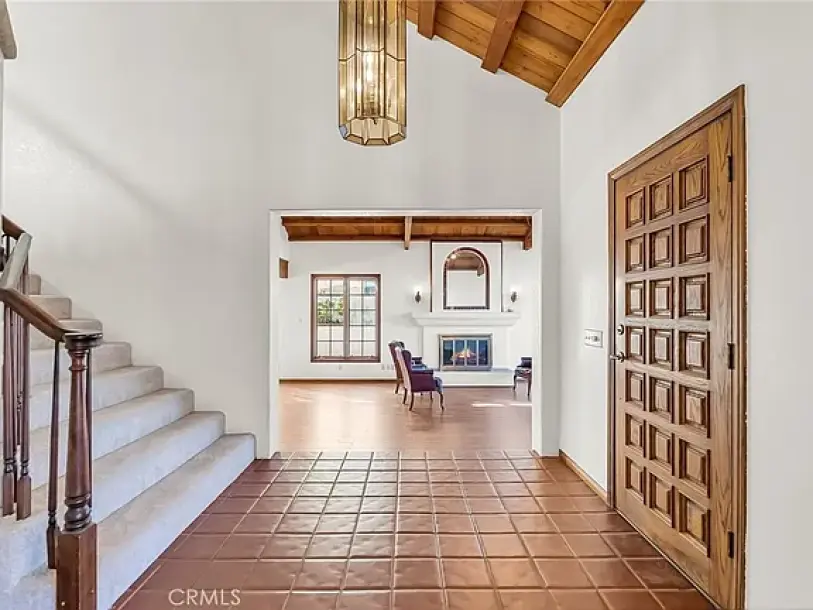 2572 Sunset Dr, Riverside, CA 92506-13