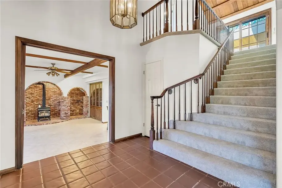 2572 Sunset Dr, Riverside, CA 92506-14