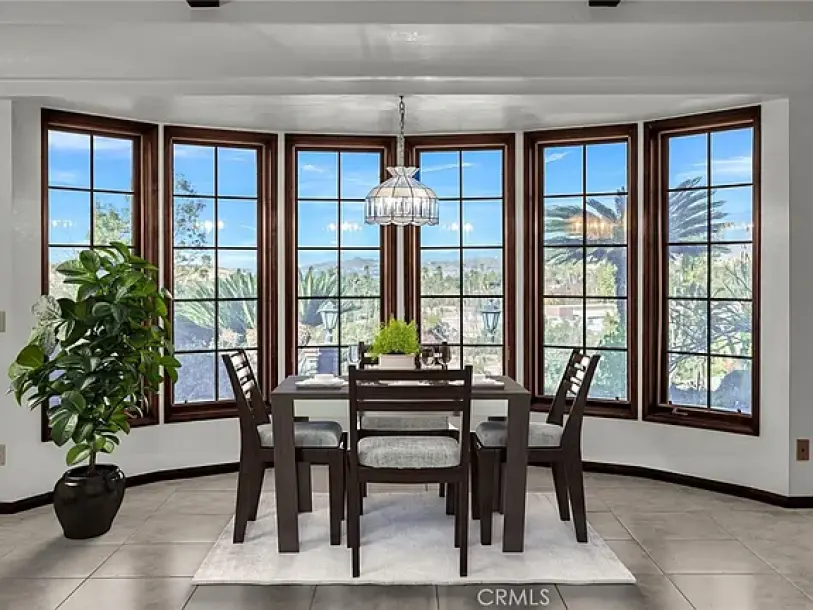 2572 Sunset Dr, Riverside, CA 92506-16