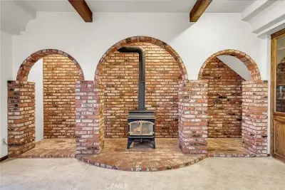 2572 Sunset Dr, Riverside, CA 92506