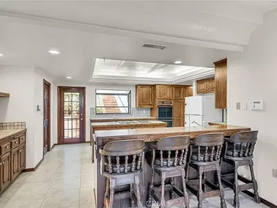 2572 Sunset Dr, Riverside, CA 92506