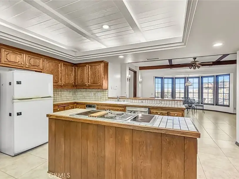 2572 Sunset Dr, Riverside, CA 92506-19