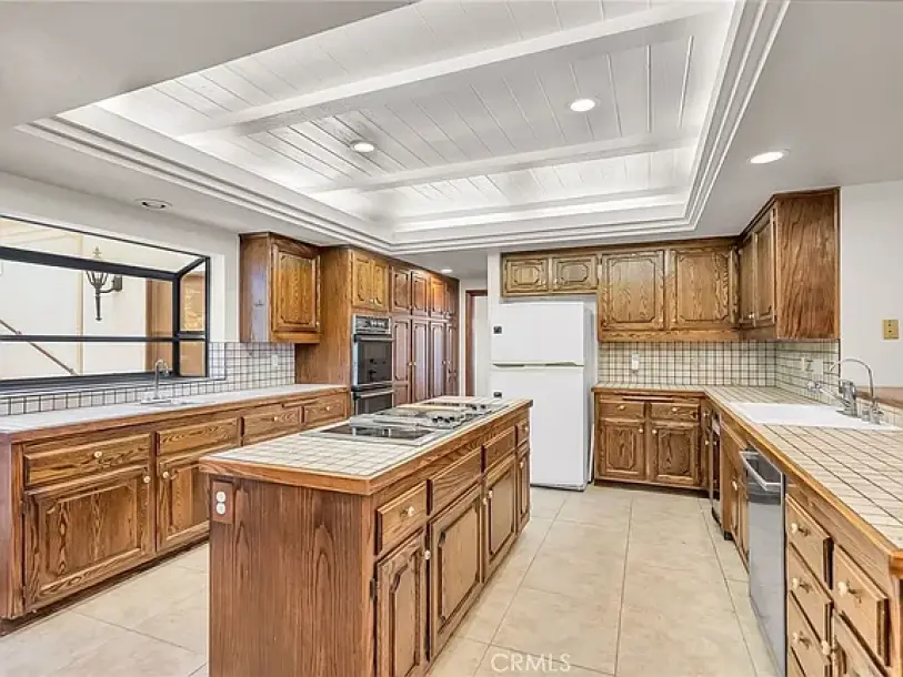 2572 Sunset Dr, Riverside, CA 92506-21