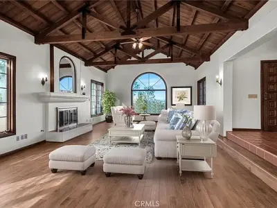 2572 Sunset Dr, Riverside, CA 92506