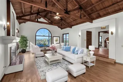 2572 Sunset Dr, Riverside, CA 92506