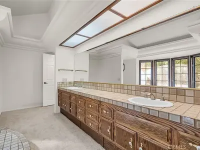 2572 Sunset Dr, Riverside, CA 92506