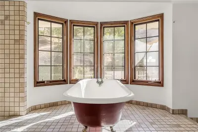 2572 Sunset Dr, Riverside, CA 92506