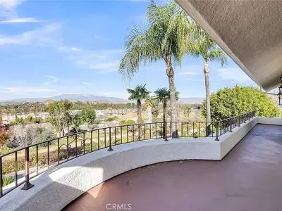 2572 Sunset Dr, Riverside, CA 92506