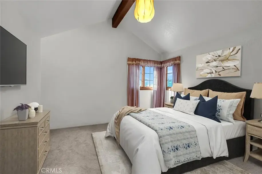 2572 Sunset Dr, Riverside, CA 92506-36