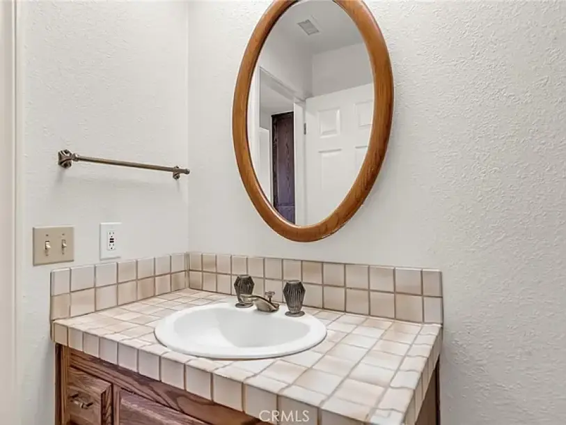 2572 Sunset Dr, Riverside, CA 92506-37