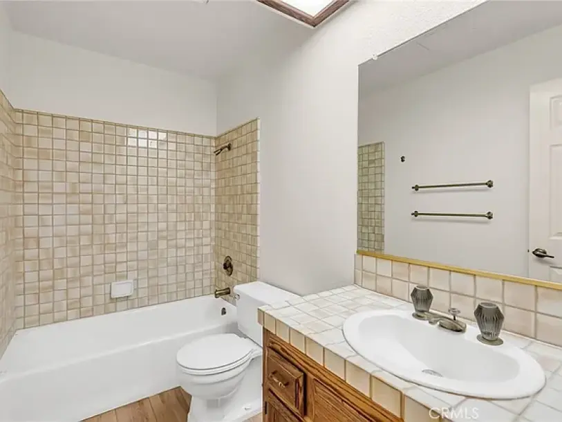 2572 Sunset Dr, Riverside, CA 92506-38