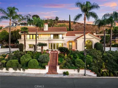 2572 Sunset Dr, Riverside, CA 92506