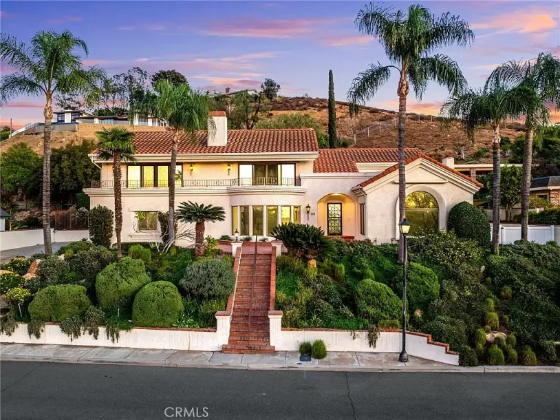 2572 Sunset Dr, Riverside, CA 92506-4