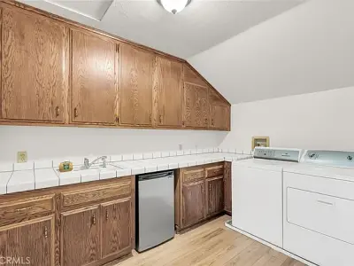 2572 Sunset Dr, Riverside, CA 92506