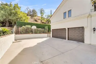 2572 Sunset Dr, Riverside, CA 92506