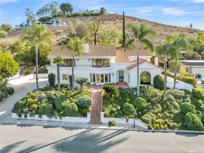 2572 Sunset Dr, Riverside, CA 92506