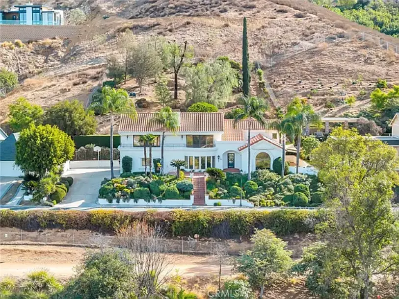 2572 Sunset Dr, Riverside, CA 92506-9
