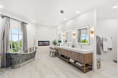 1331 Hidden Springs Dr, Corona, CA 92881