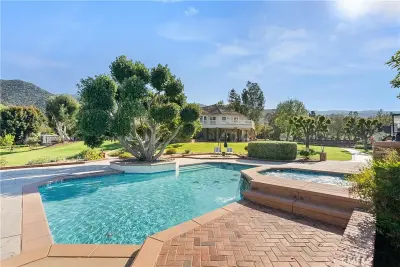 1331 Hidden Springs Dr, Corona, CA 92881