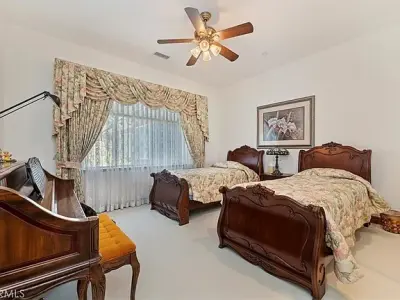 6975 Wyndham Hill Dr